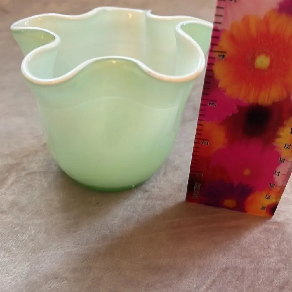 VTG Murano-style Handkerchief vase Green Glass Ruffled Vase With White Trim